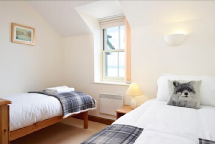 Room 8 of 13