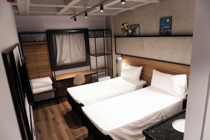 Room 43 of 122