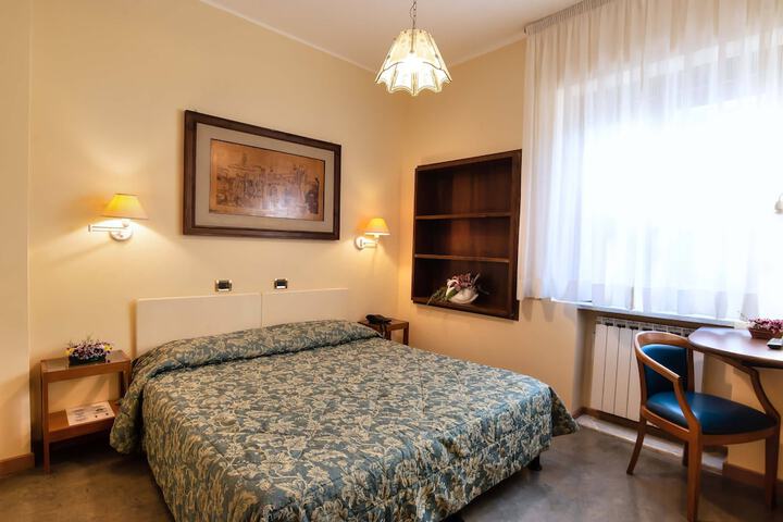 Room 34 of 90