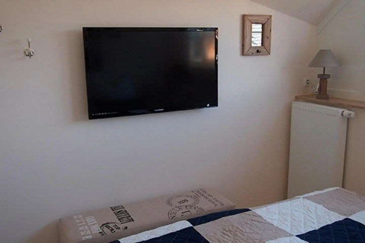 Room 5 of 12