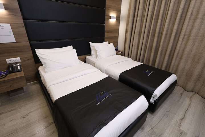 Room 28 of 105