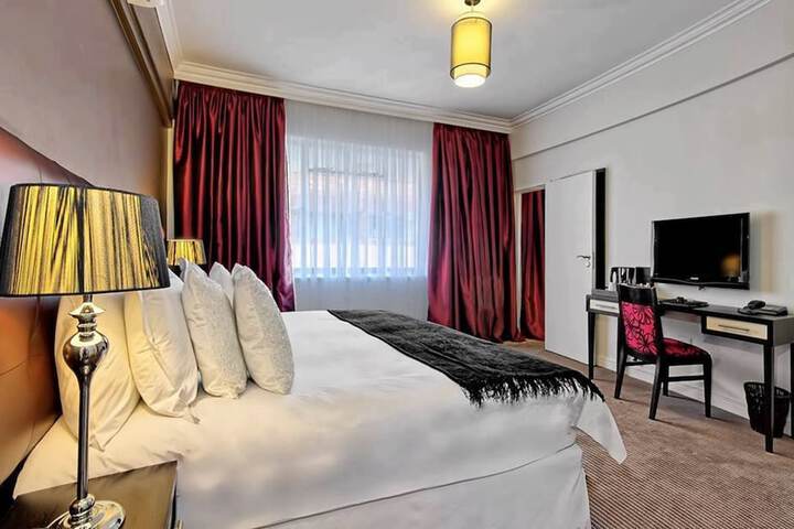 Room 9 of 25