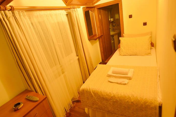 Room 47 of 90