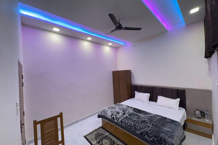 Room 9 of 39