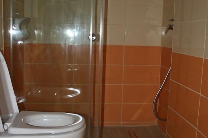 Room 15 of 25