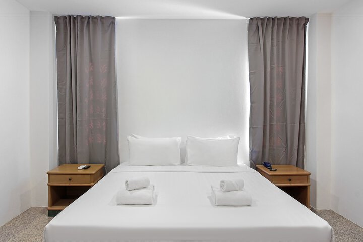 Room 35 of 69