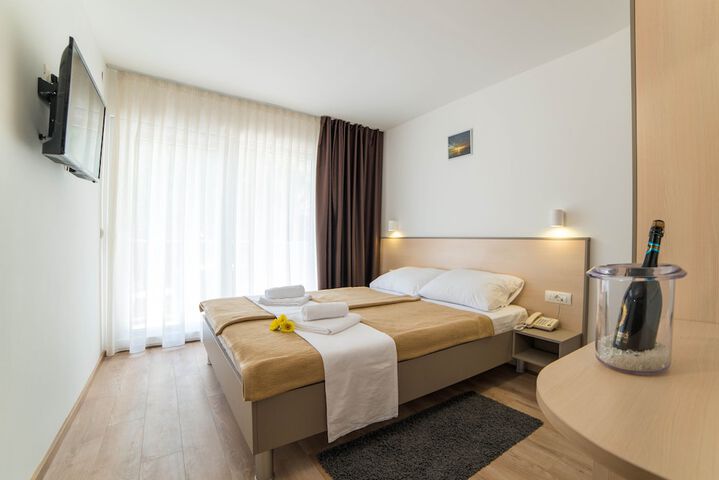 Room 3 of 55