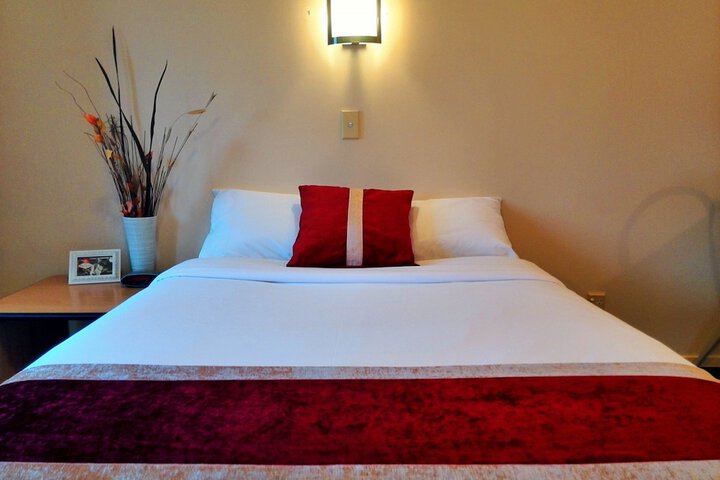 Room 6 of 76