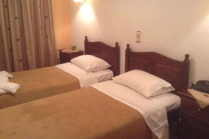 Room 4 of 12
