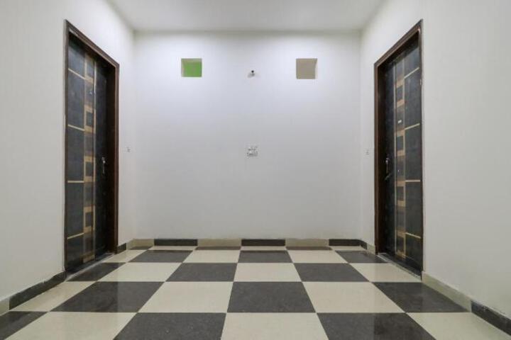 Hotel O kalra