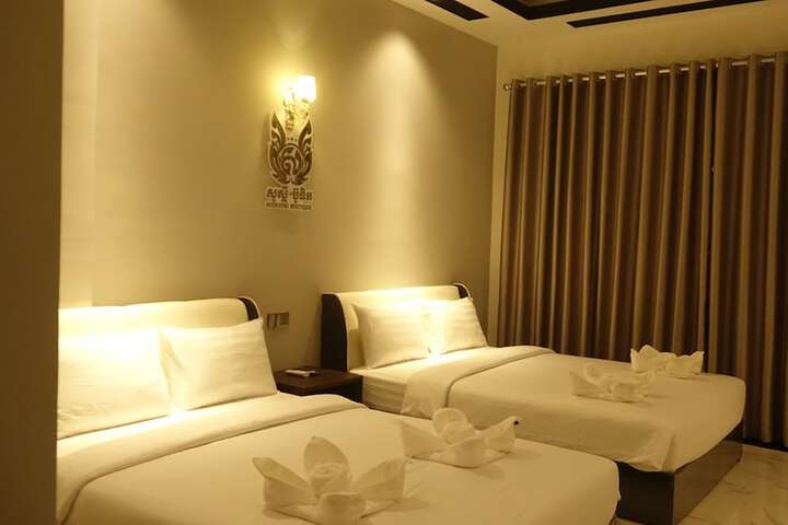 Room 6 of 18