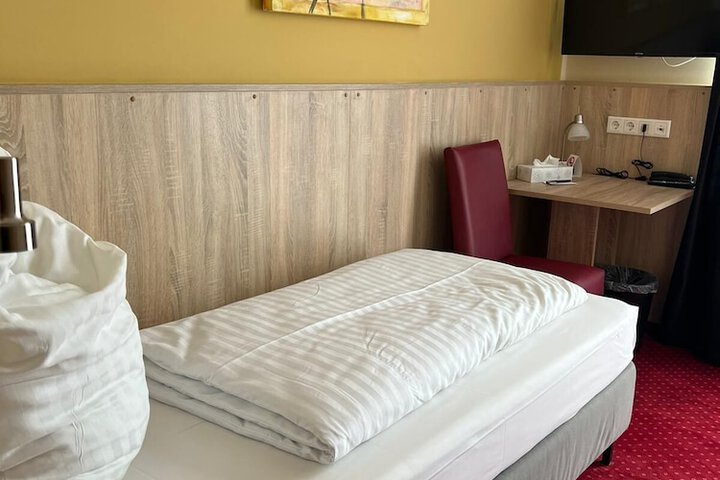 Room 63 of 99