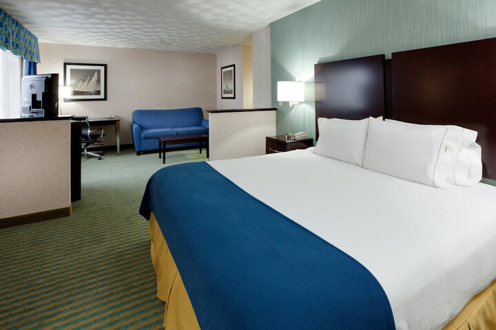 2 Double Beds Suite (1 of 5)