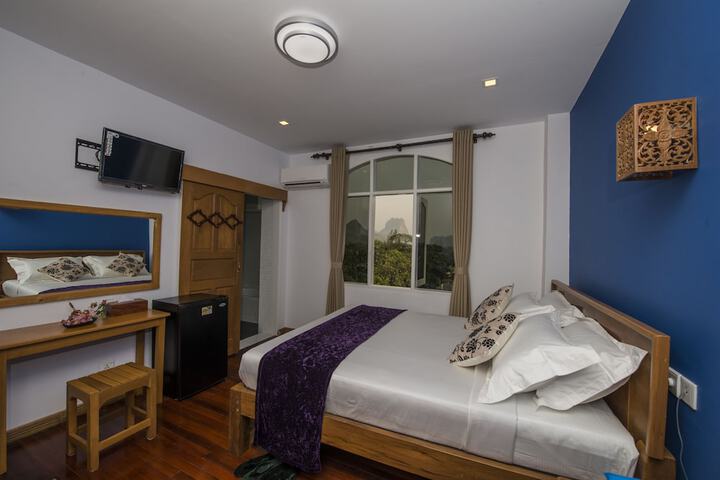 Room 9 of 48