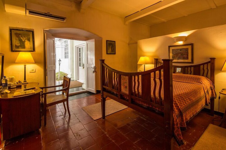 Room 11 of 24