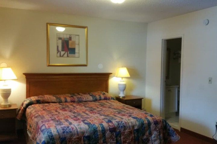 1 King Bed (1 of 18)