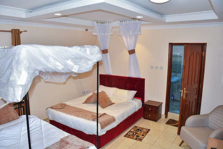 Room 9 of 16