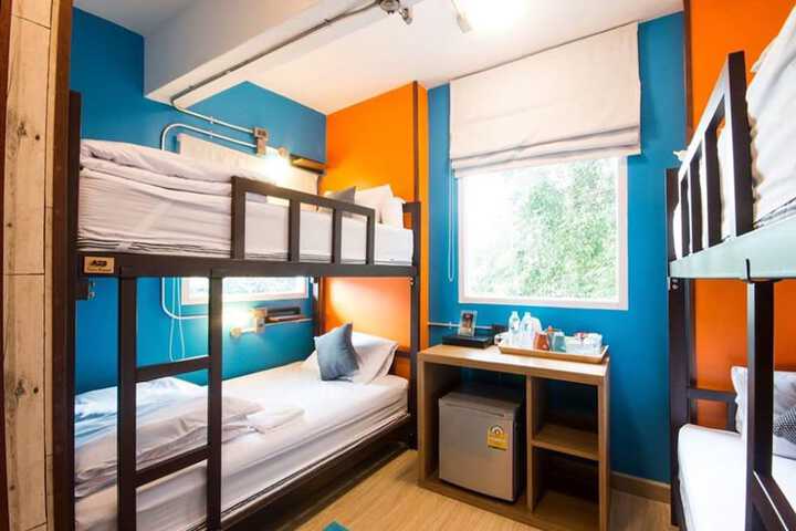 Room 9 of 32