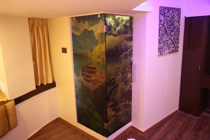Room 13 of 17