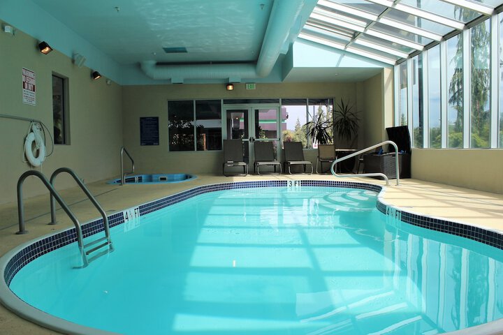 Pool 17 of 33