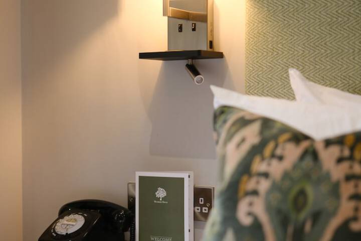 Room 16 of 38