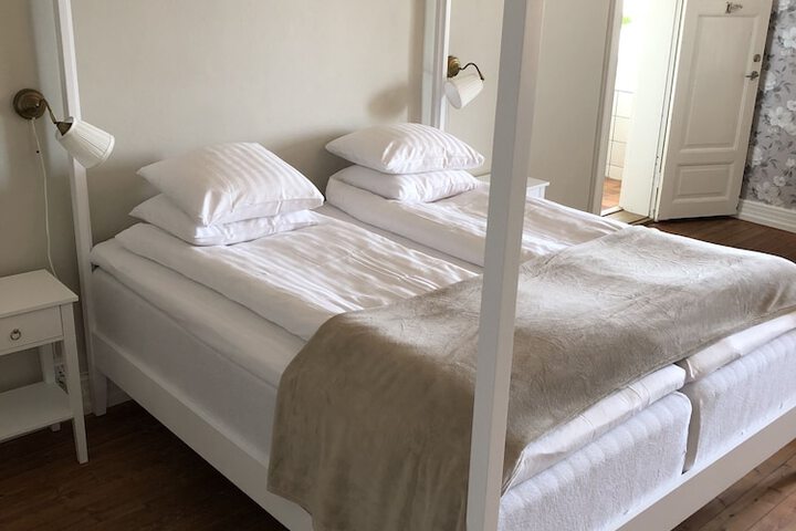 Room 9 of 40