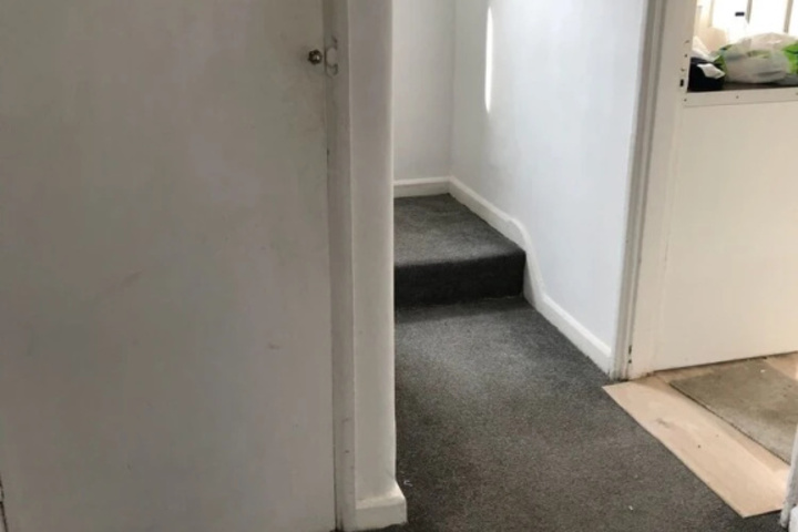 Room 10 of 17
