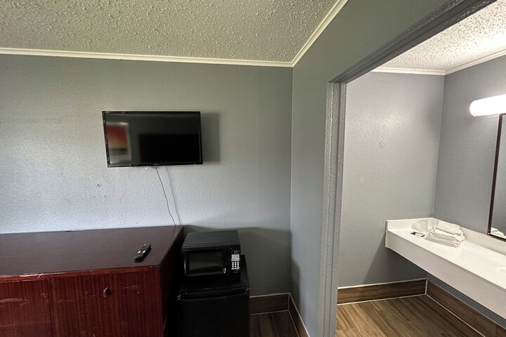 Room 11 of 18