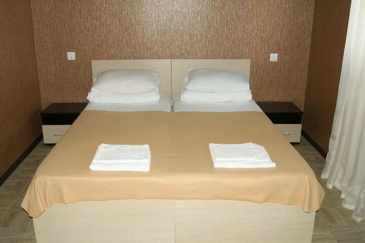 Room 2 of 20