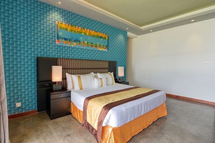 Room 8 of 77
