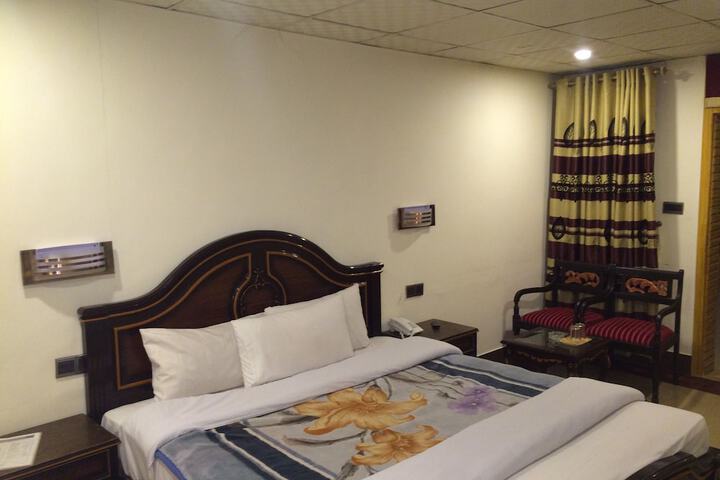 Room 13 of 35