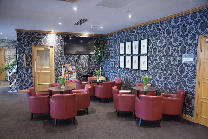 Lounge 105 of 137