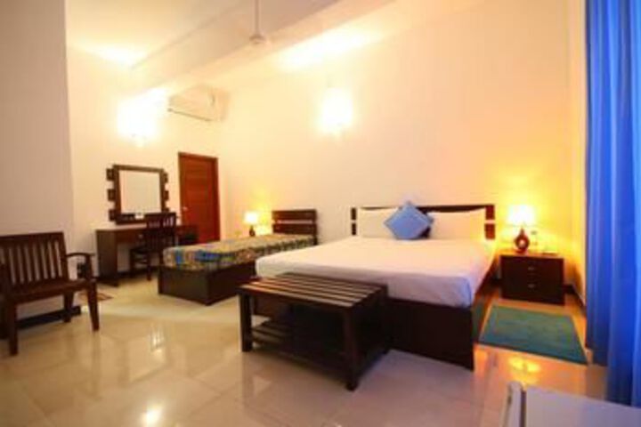 Room 3 of 10