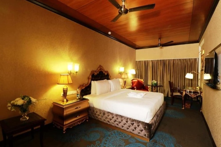 Room 15 of 38