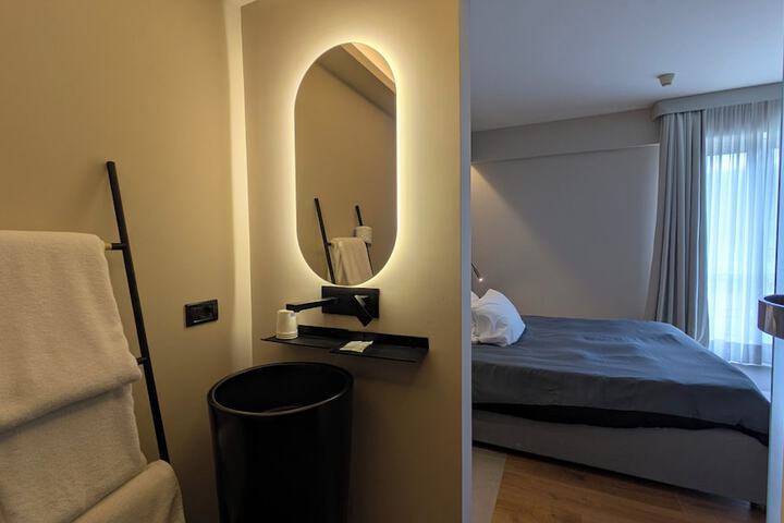 Room 53 of 64