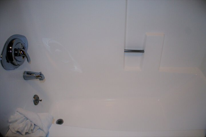 1 Queen Bed (5 of 36)
