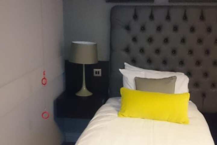 Room 6 of 50