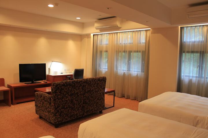 Room 15 of 40