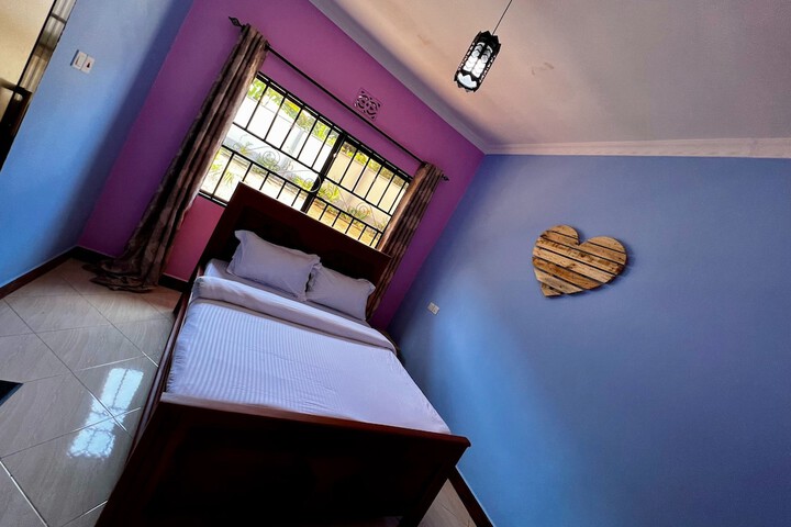 Room 8 of 20