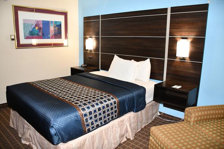 Standard Single Queen Bed (2 of 8)