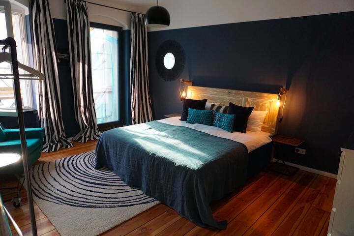 Room 2 of 99