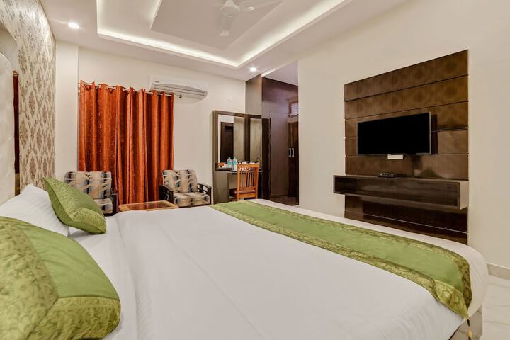 Room 9 of 40