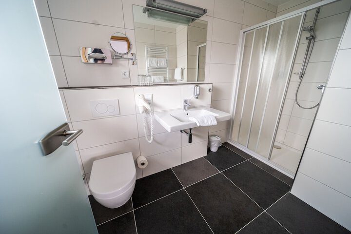 Room 15 of 40