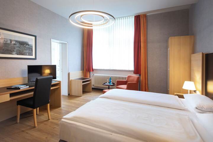Room 10 of 98