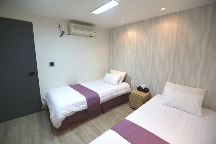 Room 26 of 61