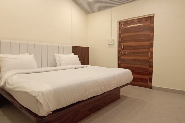Room 6 of 25