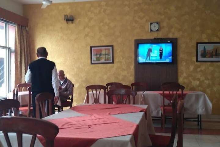 Dining 3 of 7
