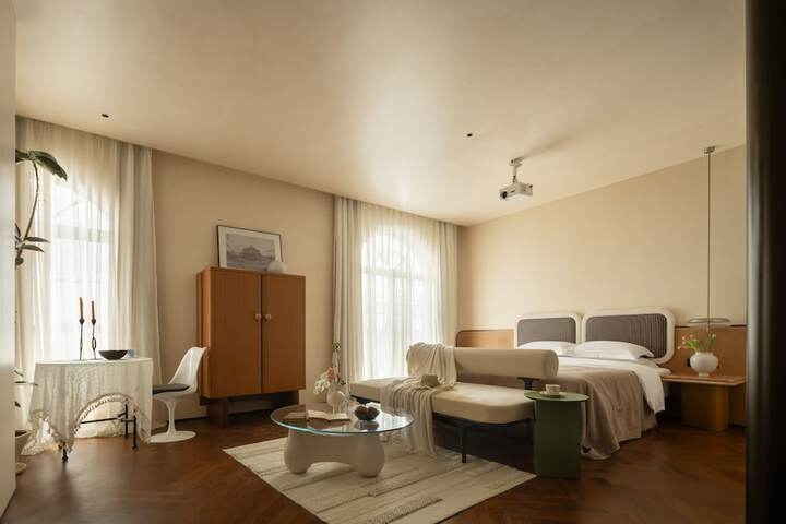 Room 27 of 79