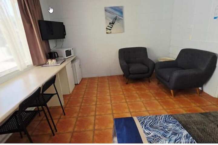 Room 7 of 28