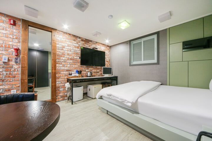 Room 37 of 70